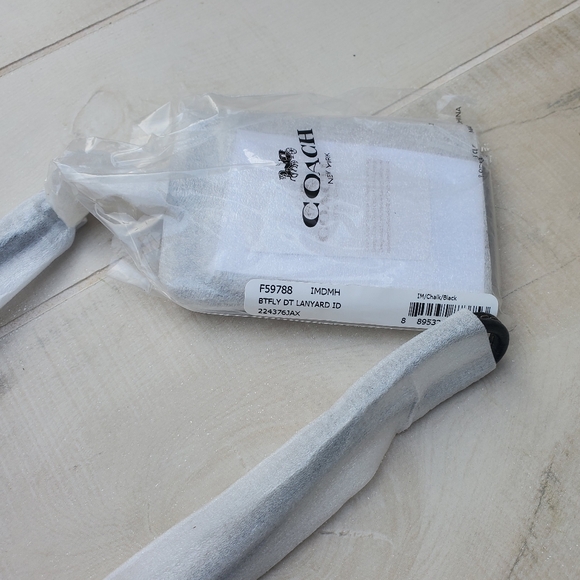 NWT COACH butterfly dot lanyard  F59788 - Picture 2 of 4